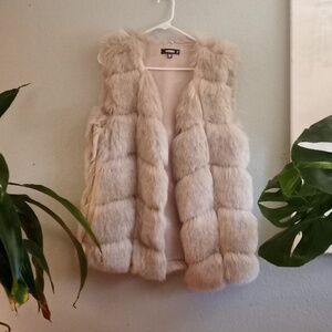 MissGuided Fuzzy Faux Fur Comfy  Pastel Cream Cozy Vest